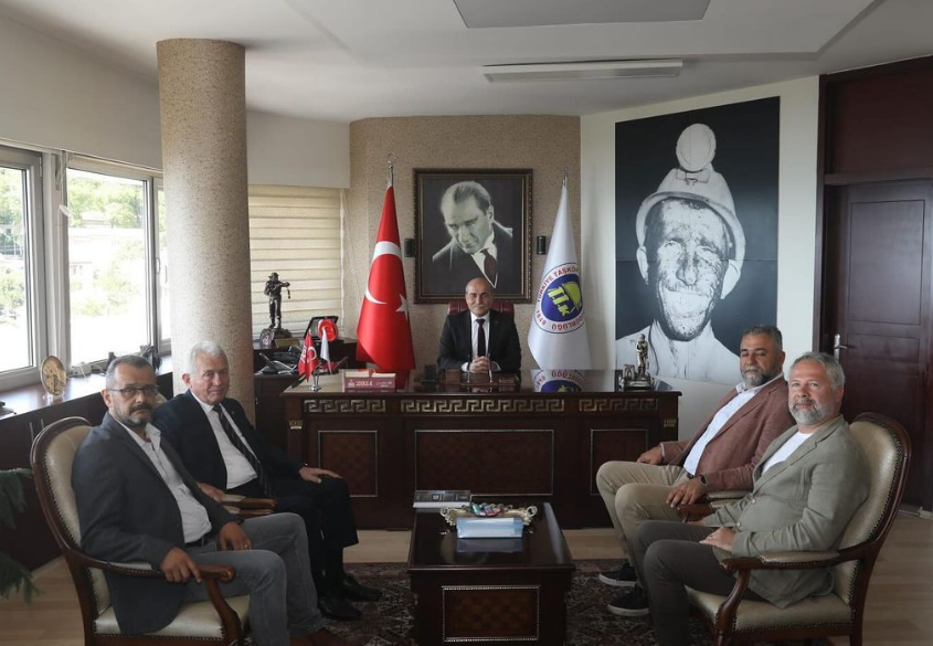 TTK Genel Müdürümüz Sayın Muharrem KİRAZ’ a, 12-13 Eylül 2024 tarihinde gerçekleştireceğimiz Türkiye 23. Uluslararası Kömür Kongresi ve Sergisine yönelik delegasyon ve destek kapsamında ziyaret gerçekleştirilmiştir.