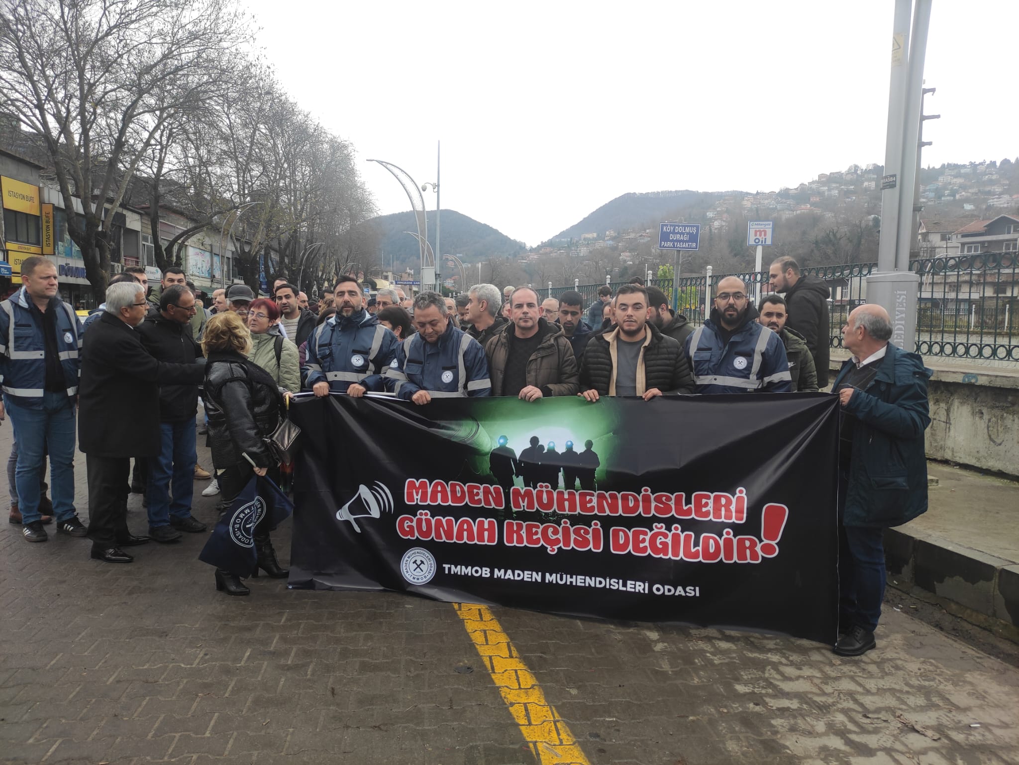 ZONGULDAK'TA "MADEN MÜHENDİSLERİ GÜNAH KEÇİSİ DEĞİLDİR" YÜRÜYÜŞÜ VE BASIN AÇIKLAMASINA KATILDIK