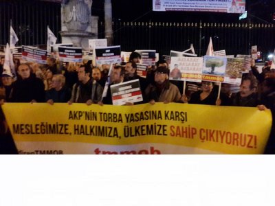 İstanbul İKK yeniden gündeme getirilen torba yasayı Galatasaray Meydanında yaptığı basın açıklaması ile protesto etti.