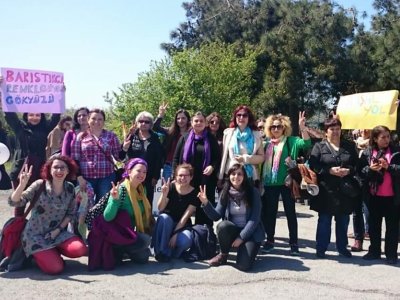 TMMOB İstanbul İKK Kadın Komisyonu akademisyenlerin özgürlük nöbetine destek verdi