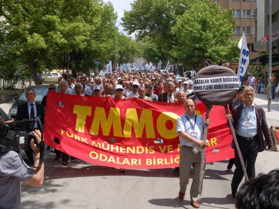 TMMOB Genel Kurul Delegeleri Madenciler Anıtına Siyah Çelenk Bıraktı.