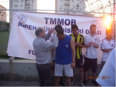 TMMOB Maden Mühendisleri Odası İzmir Şubesi ve DEU Öğrenci Temsilciliği’nin organize ettiği Uygur Urcun Halı Saha Futbol Turnuvası tamamlandı. (01.06.2011)